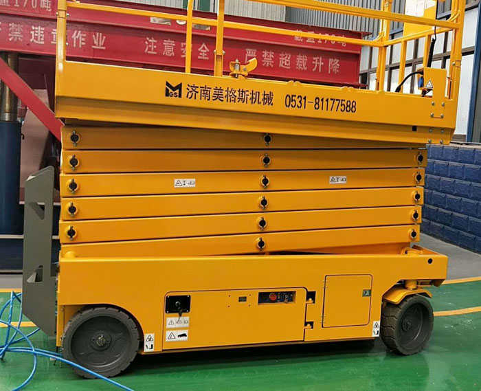 成都環球中心定做的全自行高空作業平臺